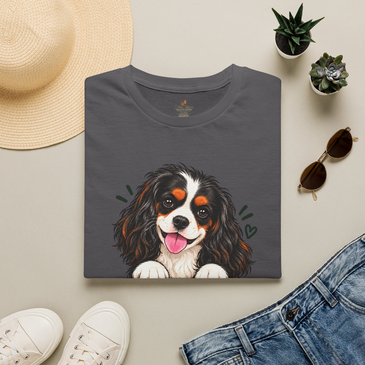 Cavy Play Mode tricolor Cavalier King Charles Spaniel T-shirt in charcoal